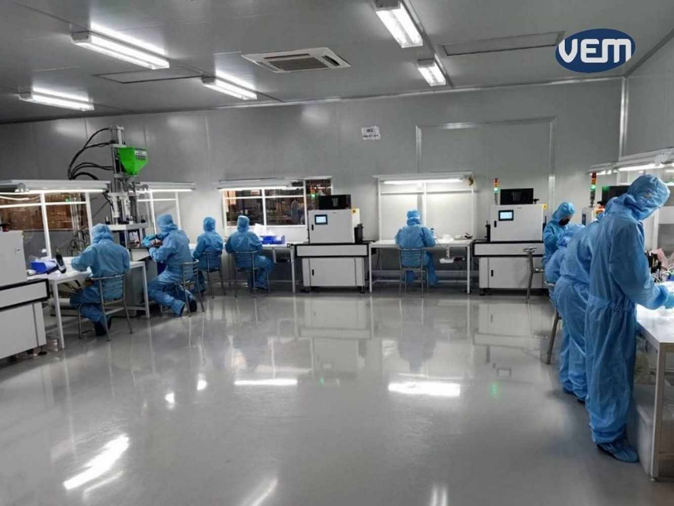 cleanroom_injection_molding_manufacturing.jpg