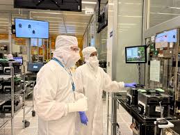 Clean Room Technician2