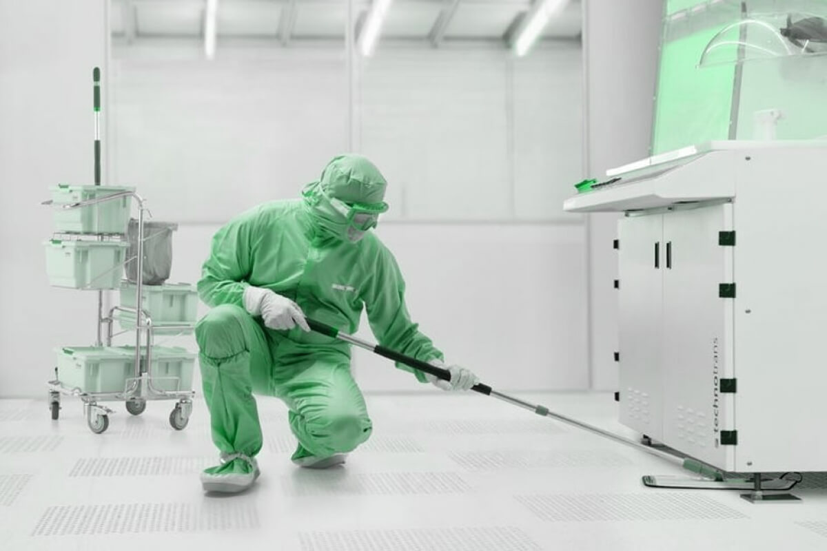 cleanroom-cleaning-and-disinfection.jpg