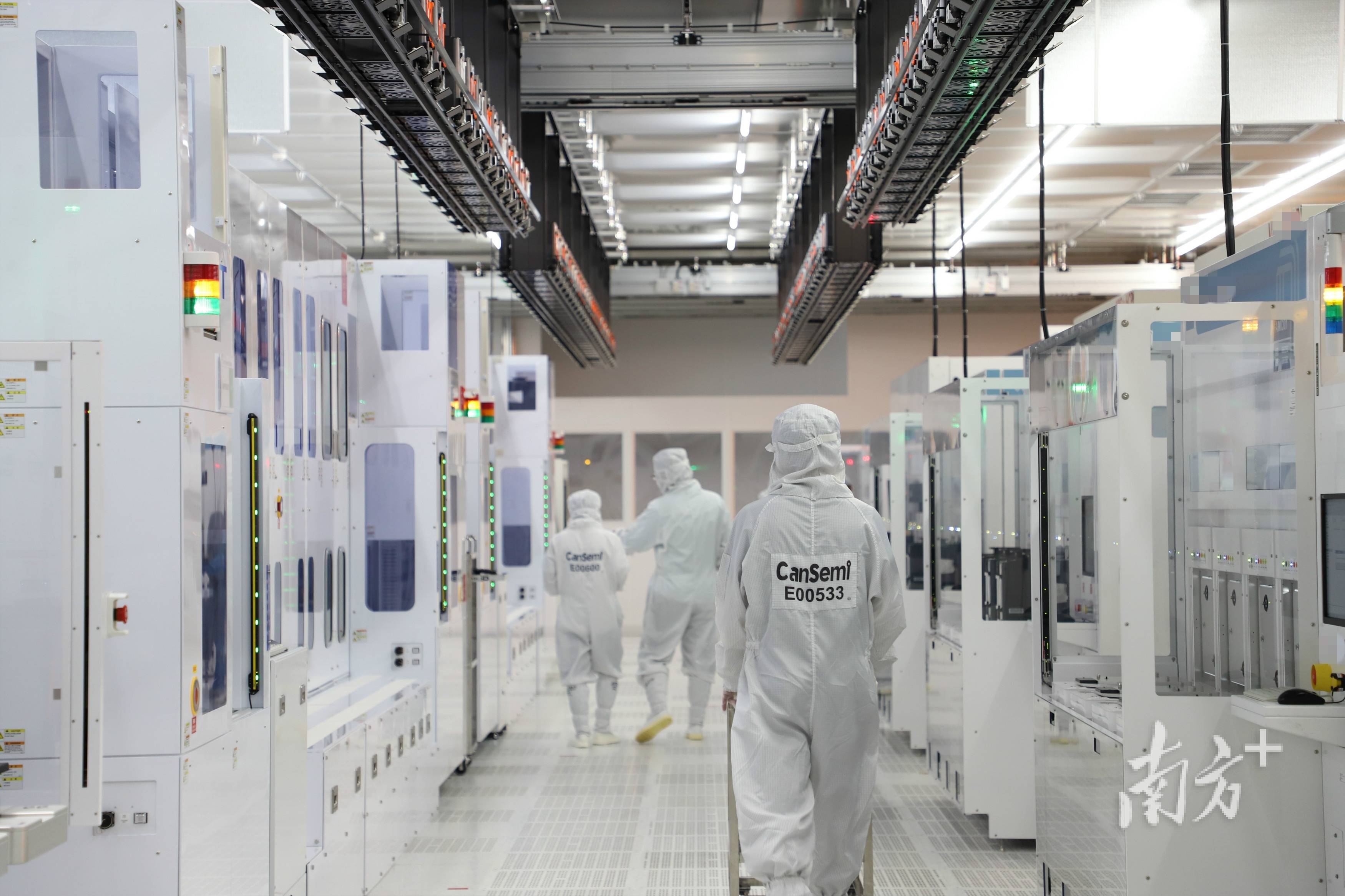 Semiconductor chip clean room2