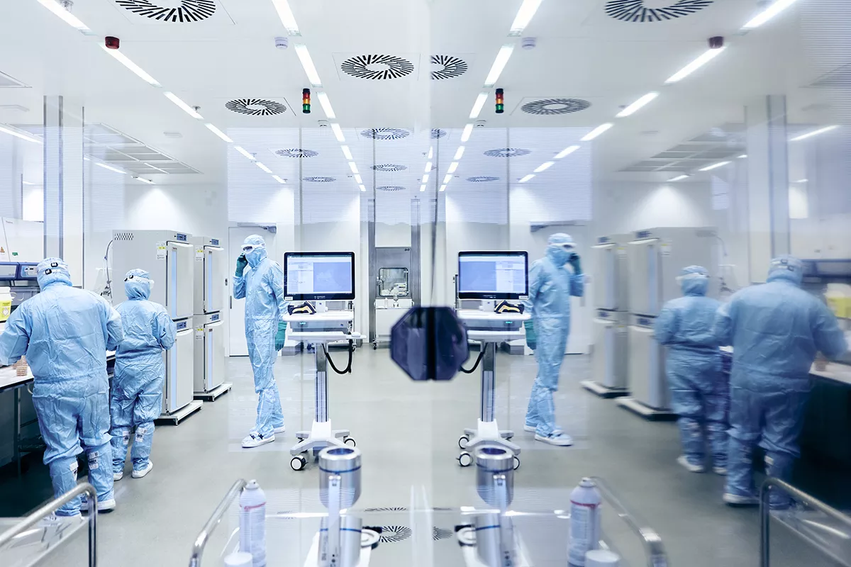 Operators in a clean room | Novartis