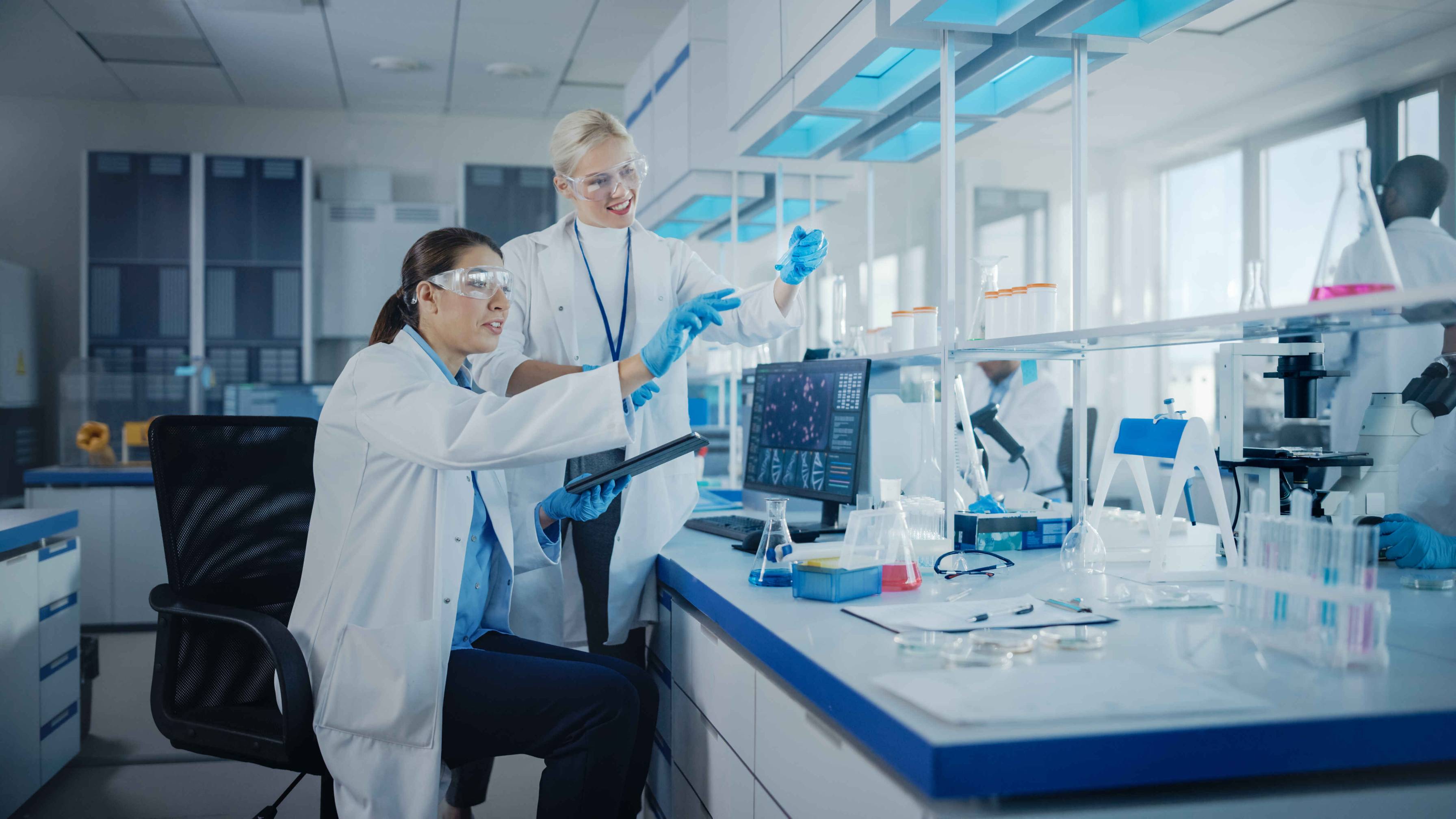Arranging a laboratory room involves careful consideration of various  factors, including space utilization, equipment placement, safety  protocols, and ergonomic principles