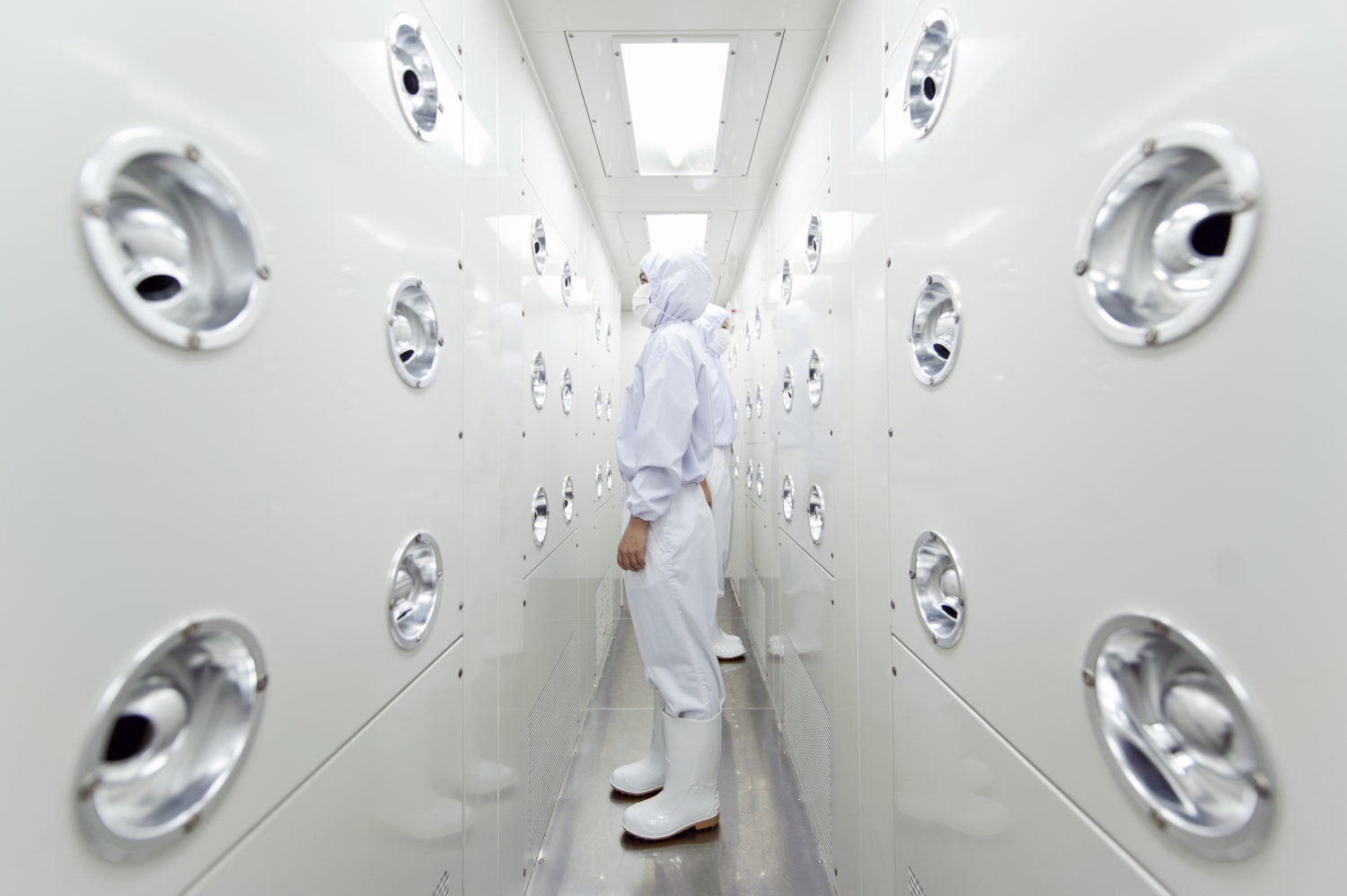 5 Types of Cleanrooms that Use Air Showers - Angstrom Technology