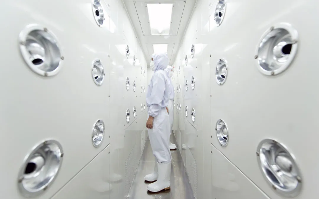 What are the noise levels associated with air showers in cleanrooms?