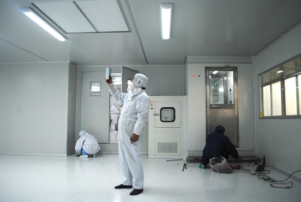 a246eaf7f3e1a7b8df6b358b686fdd25_air-shower-function-in-a-cleanroom-project.jpg