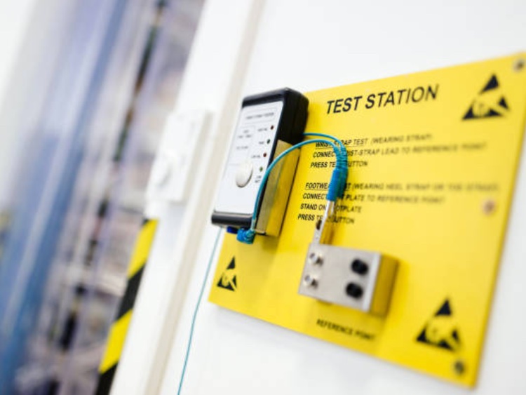 ESD control: Electrostatic risks in clinical environments and cleanrooms