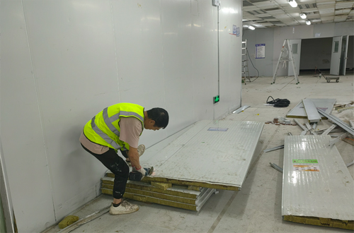 Cleanroom Wall Panel Disassembly