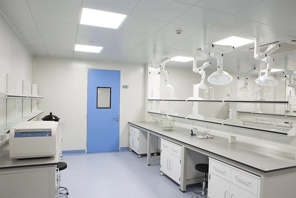 Modern cleanroom environment for sensitive manufacturing