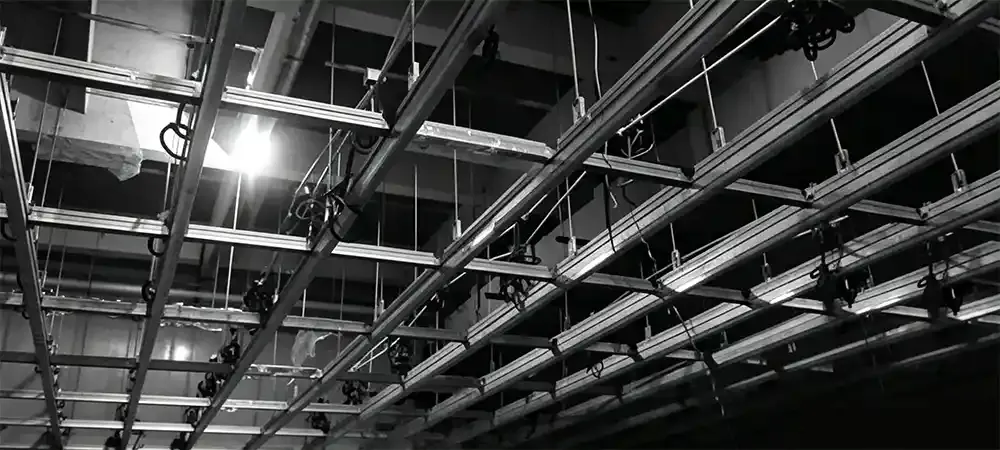 Cleanroom ceiling and FFU installation.webp