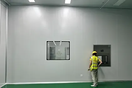 Medical device cleanroom construction and airflow control