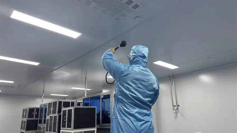 Deiiang technician performing HEPA filter integrity scan during cleanroom troubleshooting Deiiang technician performing HEPA filter integrity scan during cleanroom troubleshooting