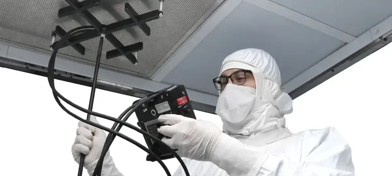 Measuring airflow at a cleanroom ceiling filter to match design requirements