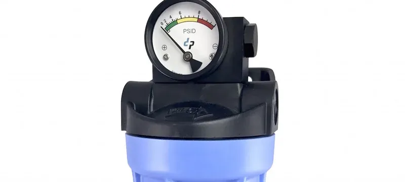 Differential pressure gauge used to monitor filter loading