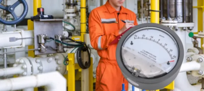 Differential pressure gauge manometer reading on filter bank Differential pressure gauge manometer reading on filter bank