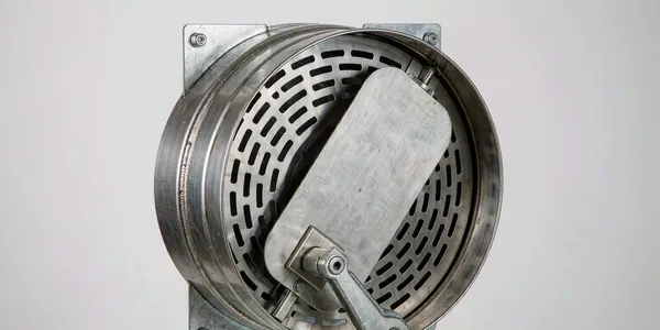 Single-blade volume control damper in round duct