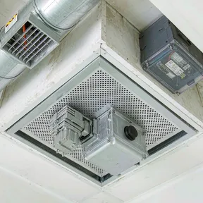 Deiiang motorized HVAC dampers in a hospital operating room ventilation system